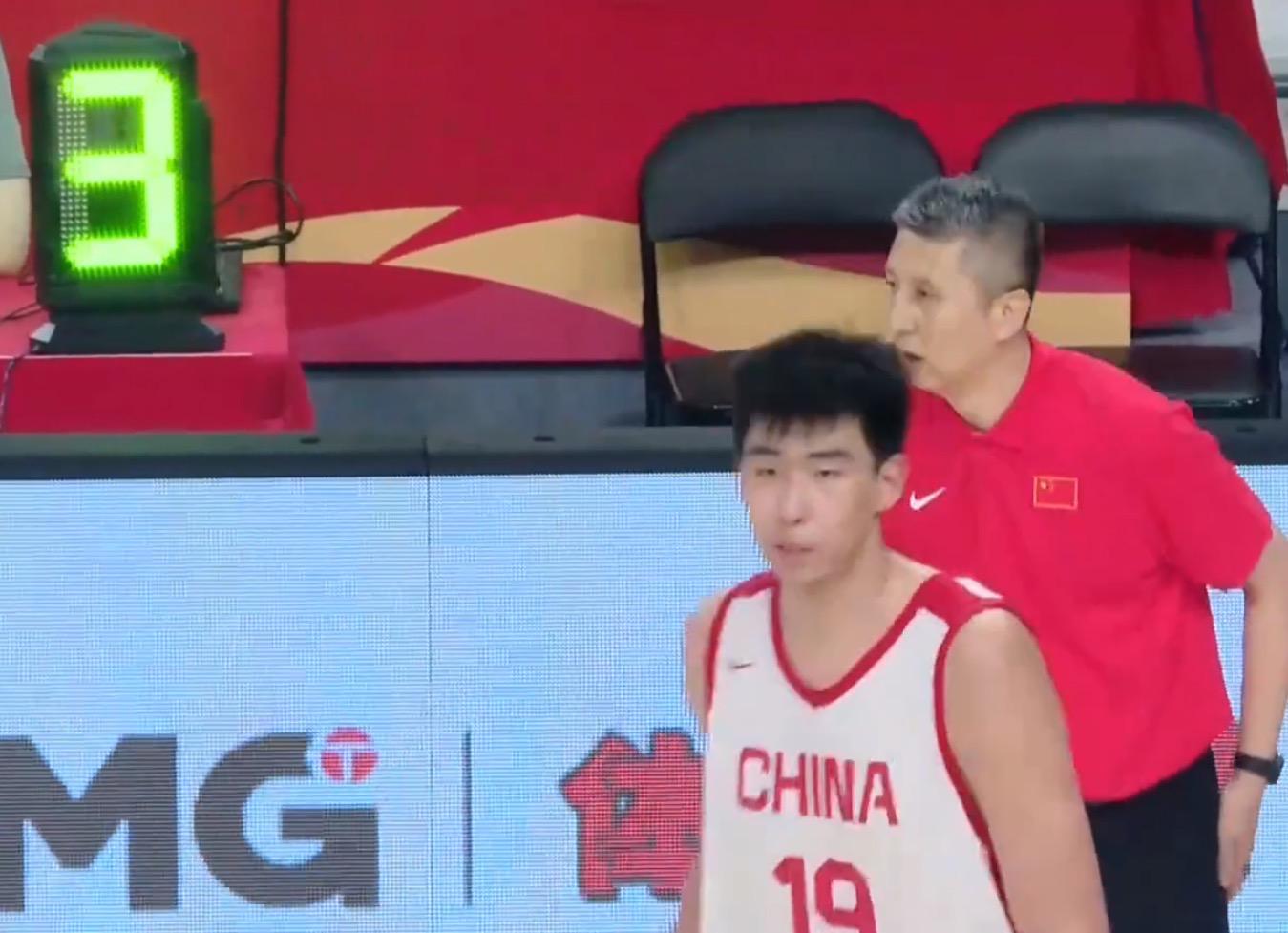 中国男篮4分险胜!广东帮砍25+13,徐昕首秀爆发,王俊杰锁定首发